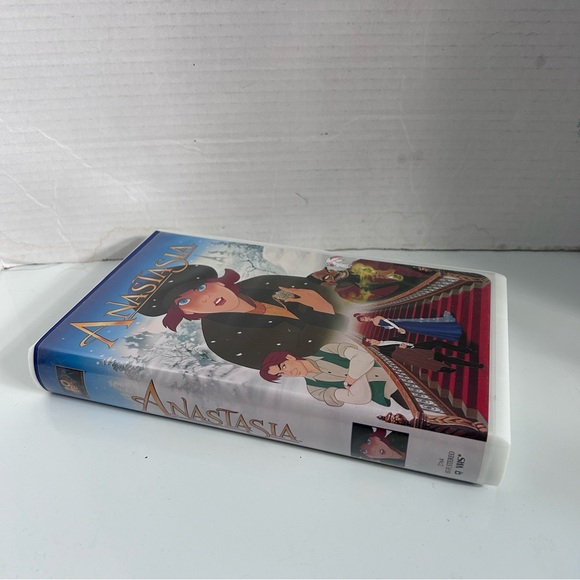 1997 Anastasia VHS 94 minutes - Picture 3 of 4